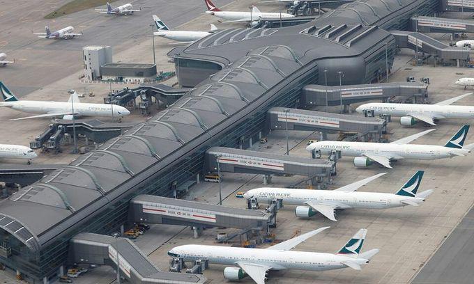 Hong Kong bans Cathay Pacific flights from HCMC for 2 weeks