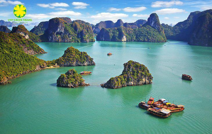 25-MINUTE SIGHTSEEING FLIGHT OVER  HA LONG BAY