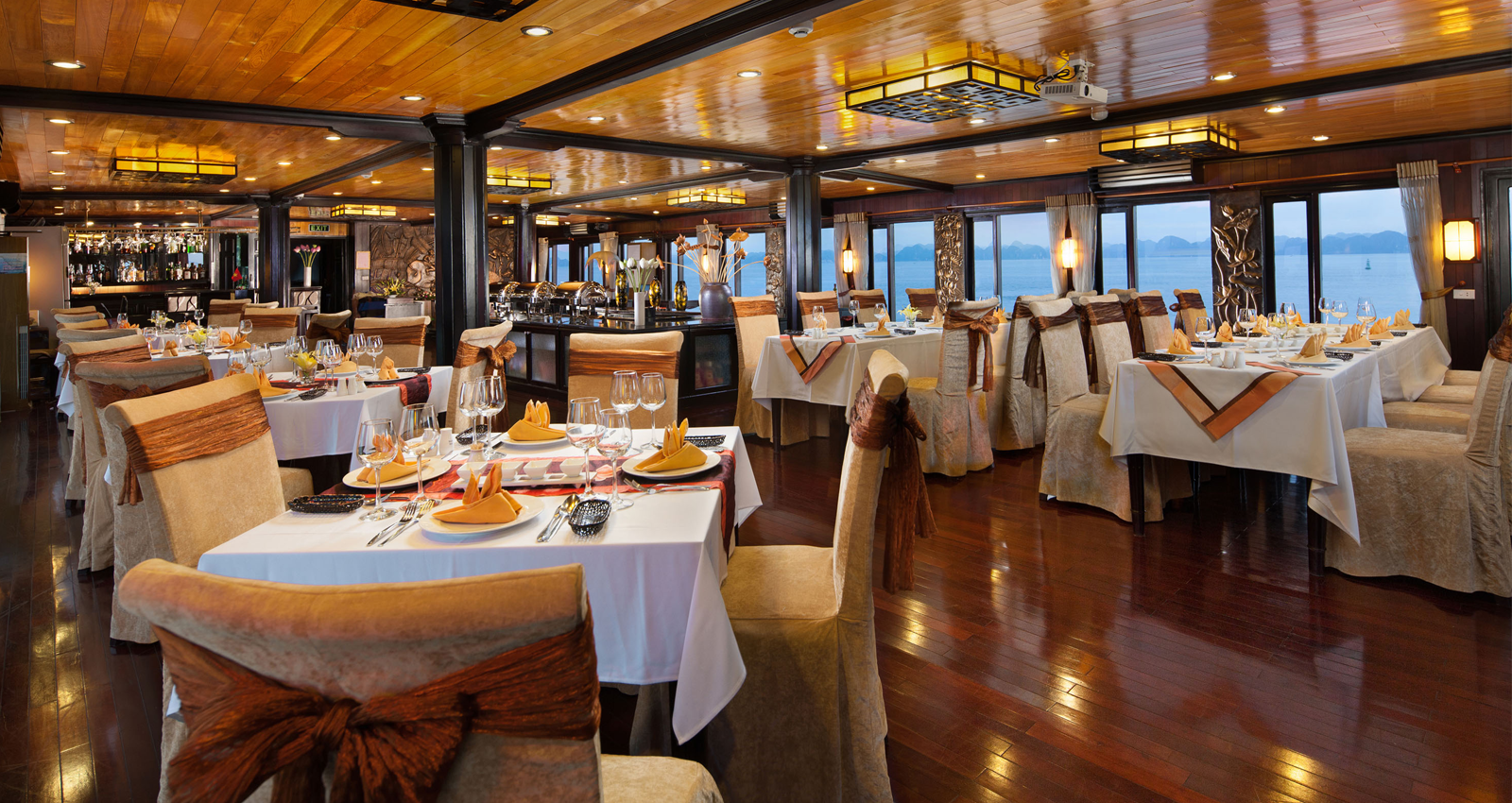 Tour Bai Tho 2 Cabin Deluxe Junk in Halong Bay 3 days