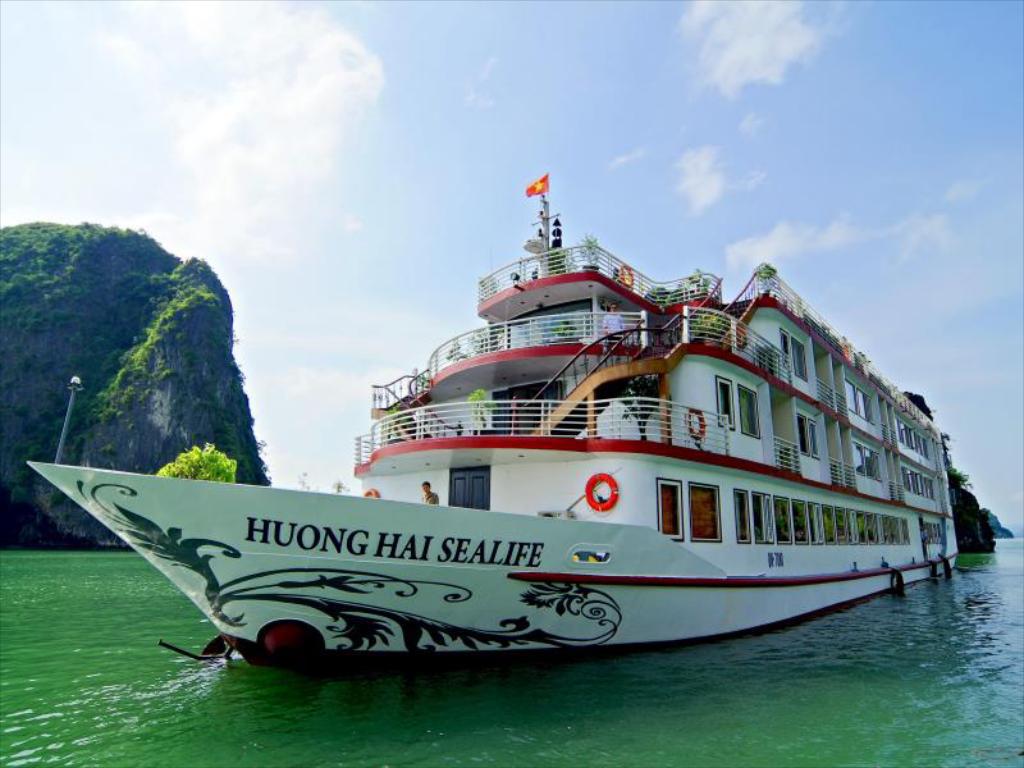 Huong Hai Sealife Cruise 2 days in Halong Bay