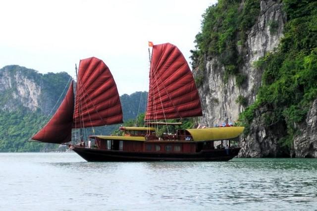 Prince Junk 2 days - Halong Luxury Tour 