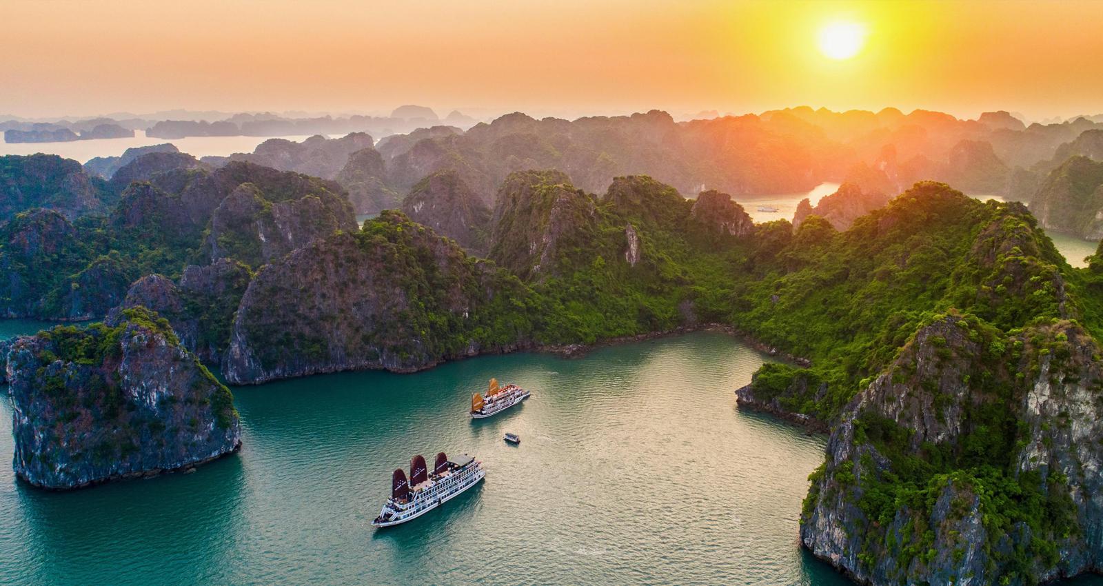 Tour Bai Tho Deluxe Junk 3 days on Halong Bay